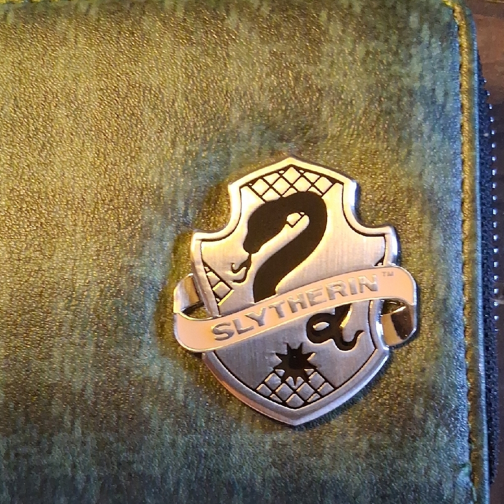 Harry Potter Slytherin Wristlet Wallet - Picture 4 of 10